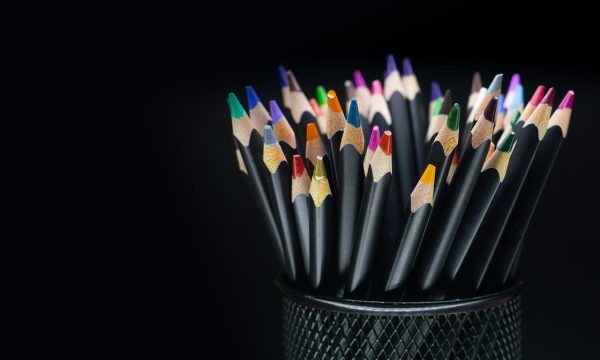 工具与效率频道的卡片式列表，办公、学习、生活三组彩色标签分区展示